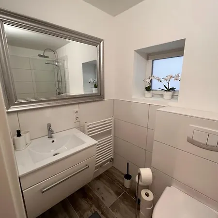 Apartment Moderne 2 Zimmer-ferienwohnung *